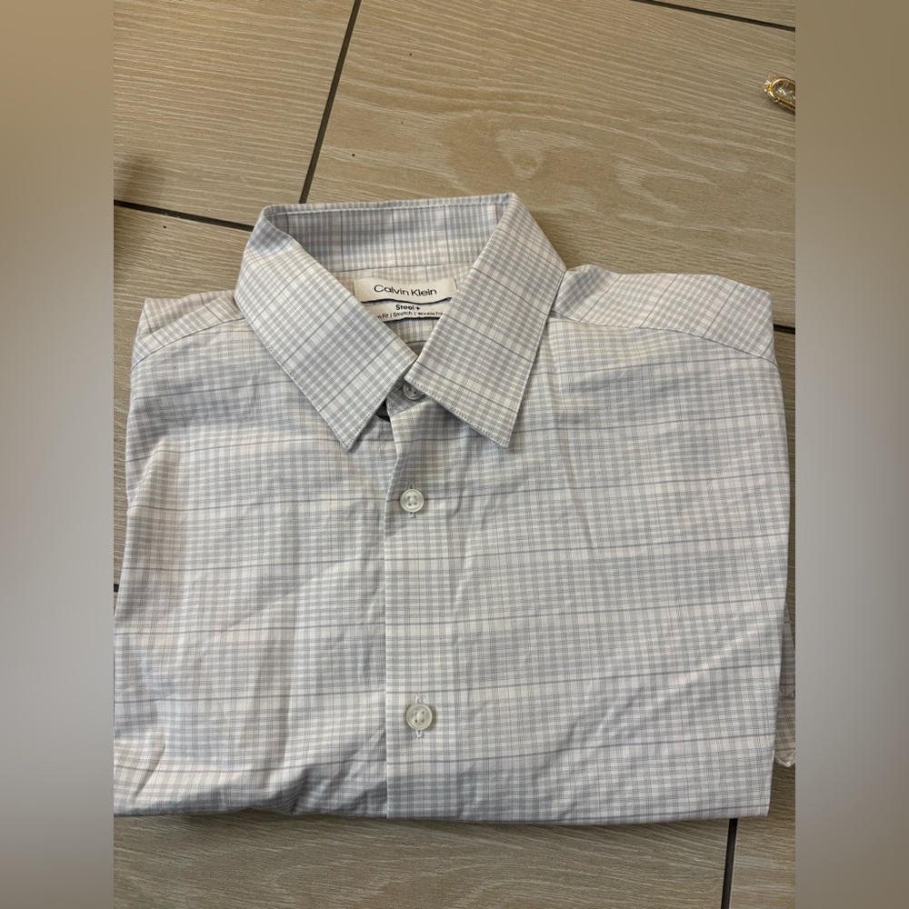 New Calvin Klein Men's Classic Fit Check Button-Down Shirt in Light Gray size. M